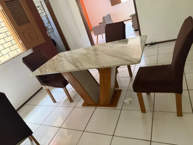 Mesa com avaria 