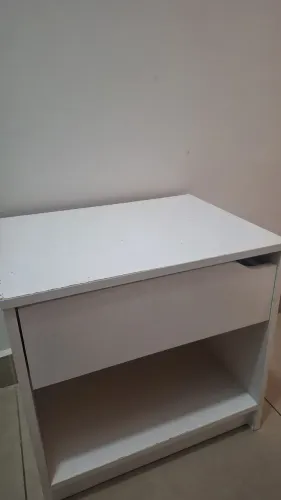 Criado mudo branco