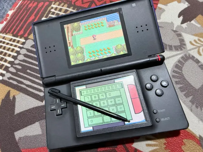 Nintendo Ds Lite + R4 (Aproveite leia)