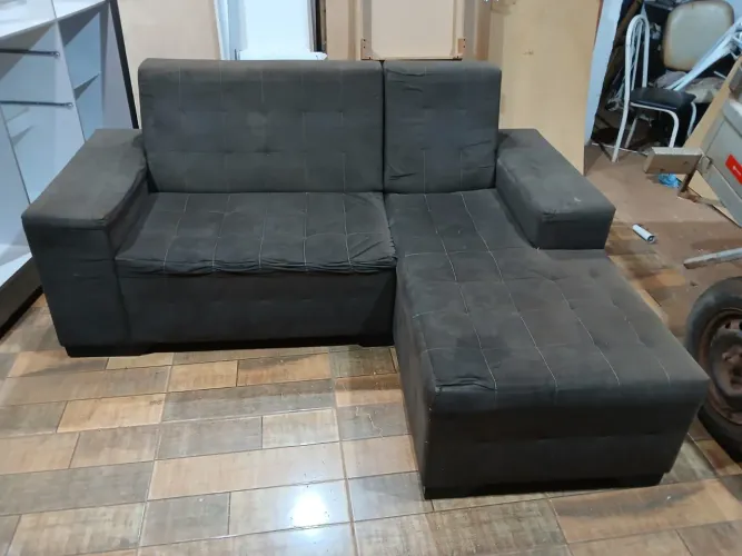 VENDO ESSE SOFÁ USADO MAIS EM BOM ESTADO. 
