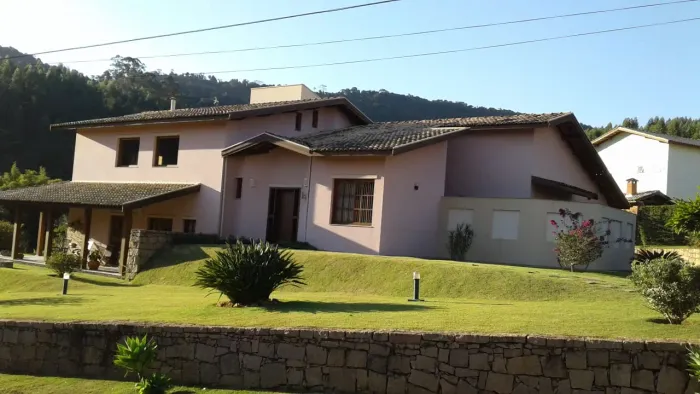 Casa em Condomínio Capela do Barreiro R$ 2.250.000,00