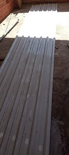 Vendo duas telhas brancas de 5,70*1,05 Usadas