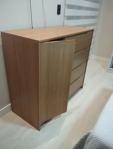 Cômoda 4 Gavetas + 1 Porta - Madeira/Carvalho - Pouquíssimo Uso