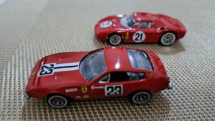 Miniaturas Hotwheels Ferrari 365 Gtb4 e 250 LM 1/64 (Loose)