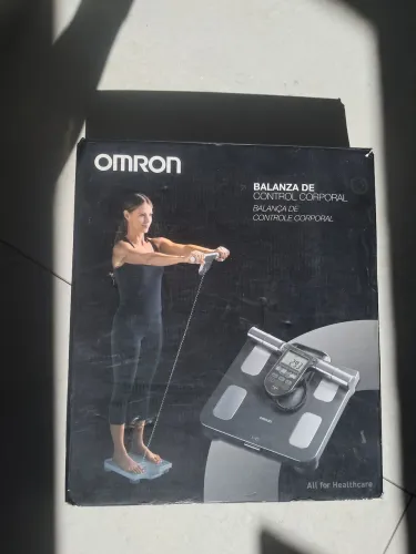 Balança de Bioimpedância Omron - Modelo HBF-514C,  Nova