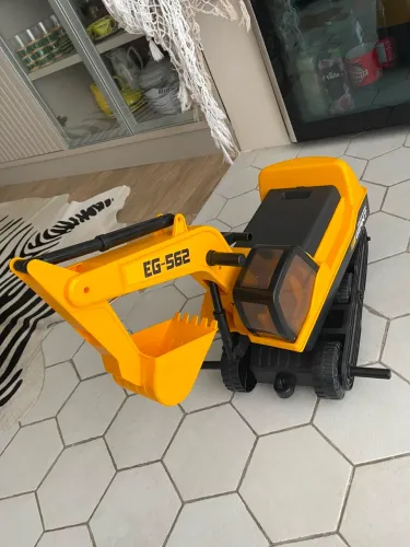 Escavadeira de brinquedo