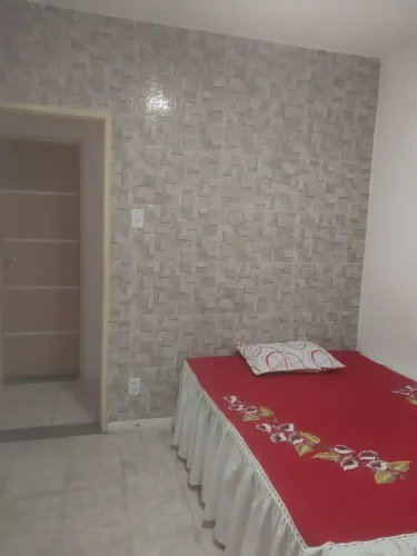 Aluga-se quarto para mulheres
