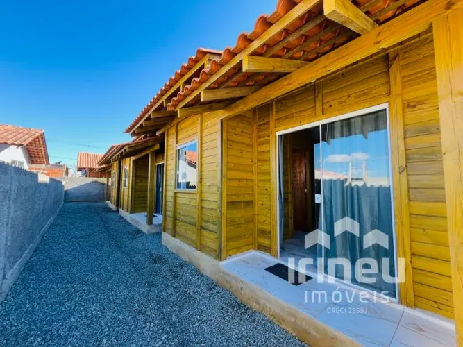 Casa residencial com 2 quartos e armários na cozinha no Loteamento Atlântico Sul!