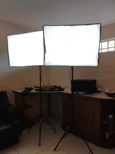 Kit de Iluminação Profissional com 2 Softboxes F&V - Completo com Pedestais, Lâmpadas, Bol