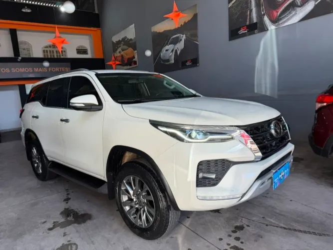 Toyota Hilux SW4 SRX 4X4 2.8 TDI 16V Dies. Aut. 2017