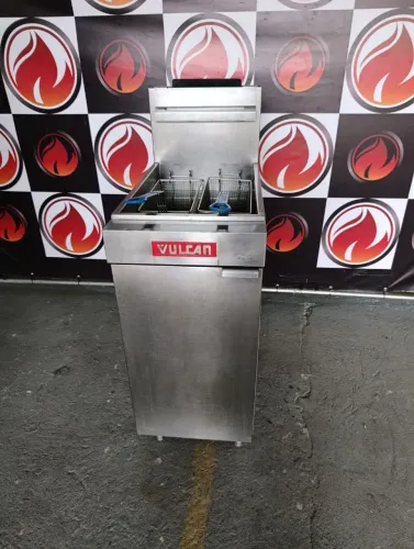 Fritadeira industrial vulcan LG 300 <br>23 litros Gás GLP funcionando perfeitamente