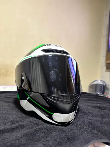 Capacete kyt