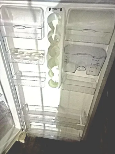 Geladeira Eletrolux tirar peças está gelando pouco mais funciona
