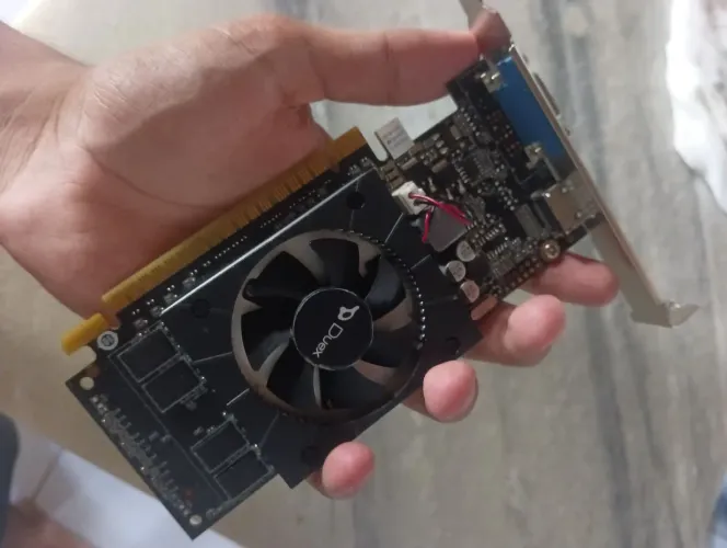 GT 610 Duex 1GB DDR3 - Com Defeito - Para Reparo ou Peças