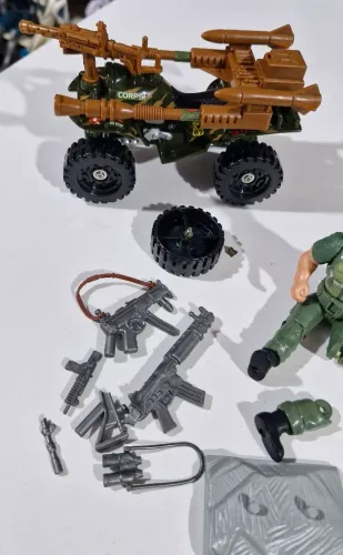 Brinquedos  The Corps (sucatas).