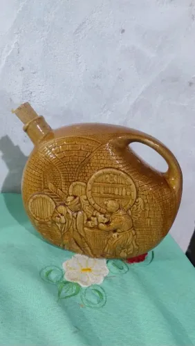 Antiga garrafa cantil em cerâmica