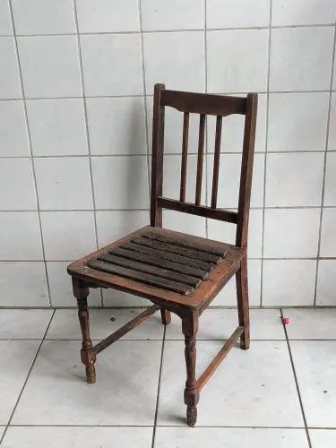 Cadeira de madeira maciça antiga anos 70 antiquario precisa pintura móveis mesa sala movel