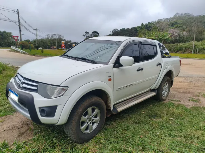 Mitsubishi L200 Triton HLS 2.4 Flex 16V CD Mec. 2016