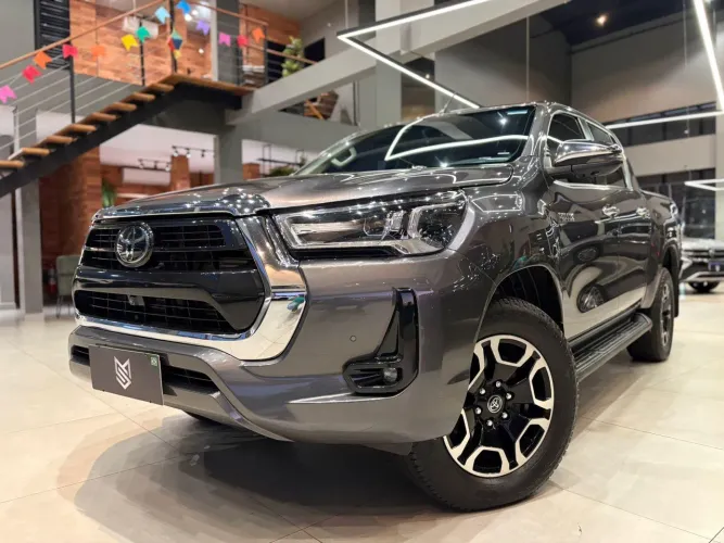 Toyota Hilux CD SR5 4X4 2.8 Diesel 2023