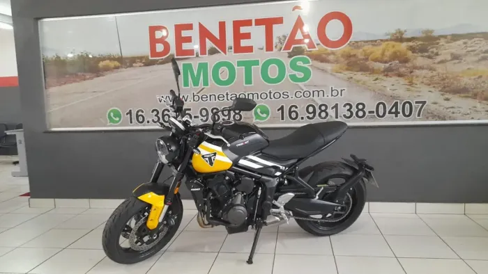 TRIUMPH TRIDENT 660 TRIPLE TRIBUTE EDITION AMARELO 2025