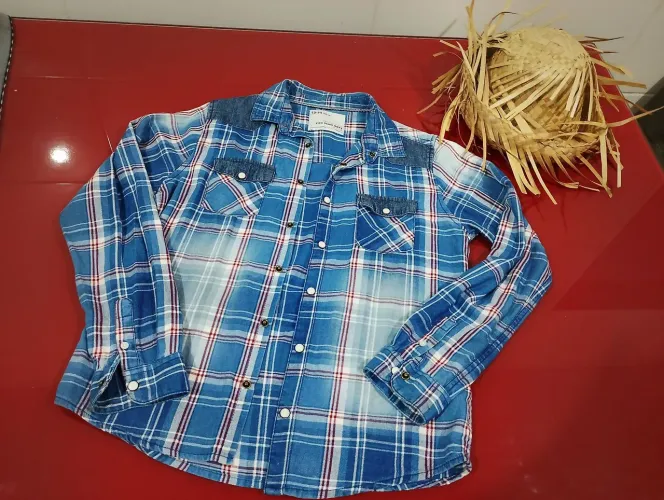 Camisa e chapéu de quadrilha