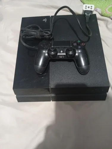 ? PlayStation 4 (PS4 Fat) com Controle