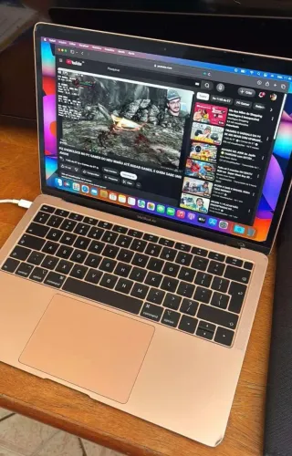 Macbook air 2018 rose gold