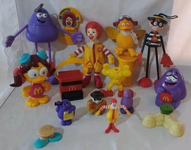 Relíquia**  lote de brindes antigos turma do Ronald Mac donalds - com marcas de uso 