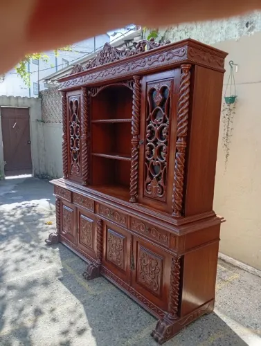 Estante colônial de madeira