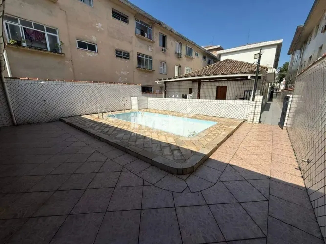 Casa à venda em Santos (Bairro Estuário) Fundo, 2 dorms, piscina e espaço gourmet