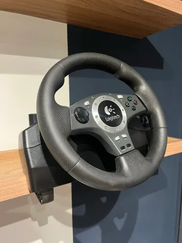 Volante Logitech Driving Force Pro