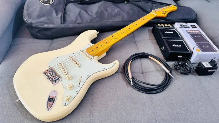 Guitarra Tagima TG-530 + Caixa Marshall + acessórios 