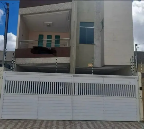 VENDE-SE CASA