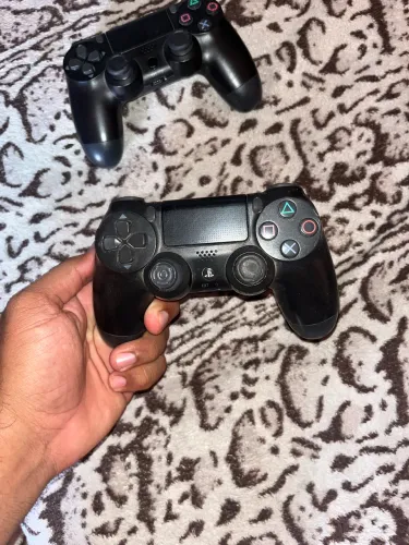 2 Controles PS4