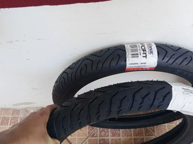 Par de pneus moto
