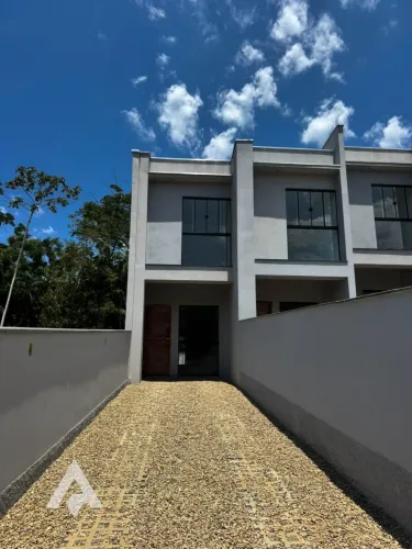 Sobrado com 2 suìtes à venda por R$ 452.000,00 - Bairro Badenfurt - Blumenau/SC