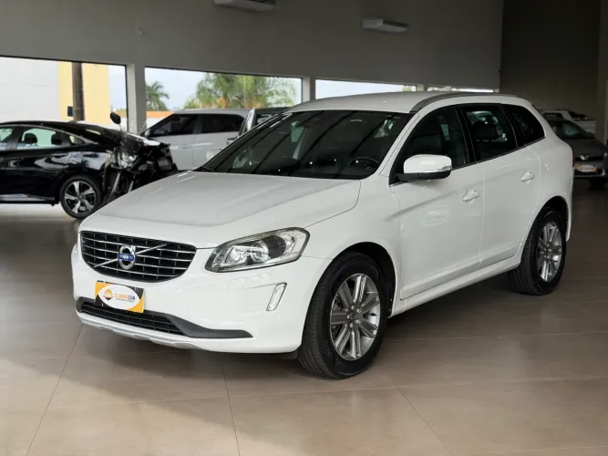 Volvo XC-60 XC 60 D-5 Momentum 2.0 AWD Diesel 5P 2017