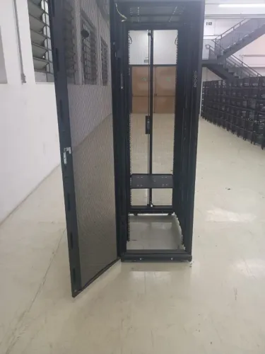 Rack de Piso Ti Servidores e Redes