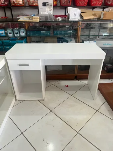 Mesa para escritório com gaveta cor branca