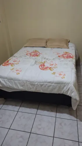 Vendo cama de casal padrão usada poucas vezes