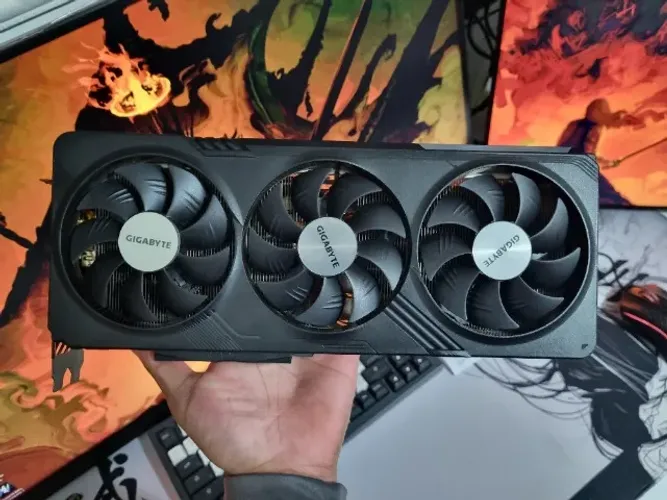 RX 7800 XT Gigabyte Gaming OC 16GB - Estado de Nova, com Caixa e NF!