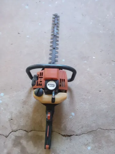 Vendo este podador  de cerca  viva marca still  original  por1200reais