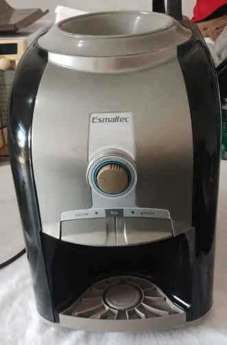VENDO UM GELA-AGUA ESMALTEC DE MESA SEMI-NOVO