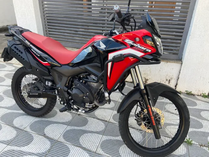 Moto muito nova.