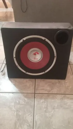 Subwoofer Fire montado em caixa dutada. Excelente! 