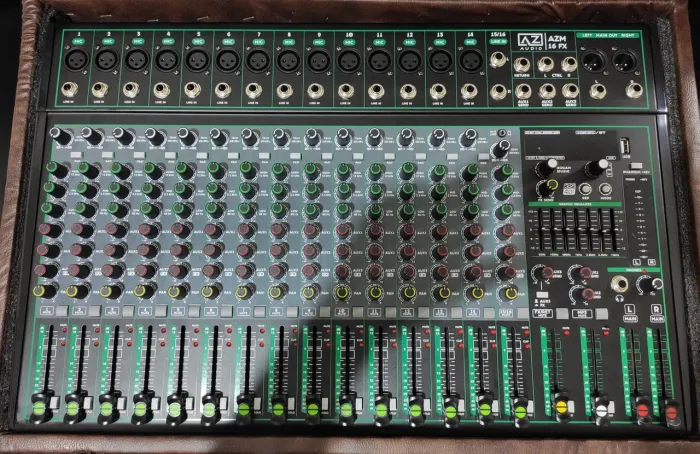 Mesa de som analógica 16 canais e 3 auxiliares 