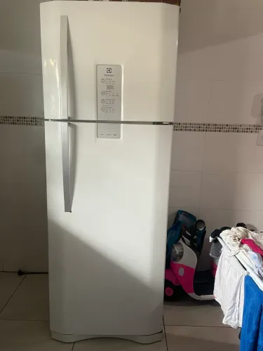 Vende geladeira ou troco não está congelando