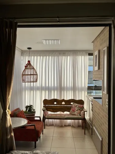 Apto 2 dorm. 1 suite+closet, rouparia, sacada fechada. Excelente localização.Proporietario