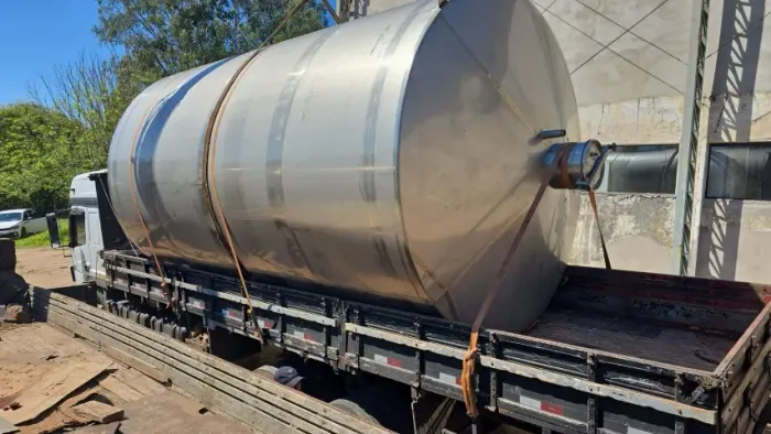 * VENDO DOIS TANQUES AÇO INOX 40 MIL LITROS CADA *