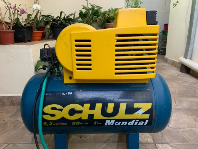 Compressor de Ar Schulz 50 Litros 1HP Profissional / Residencial + Mangueira